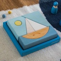 Bauspiel blau 7 Teile im Rahmen 18,6 x 18,6 cm