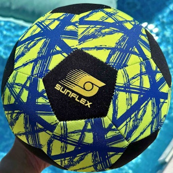 Leichter Neopren Fußball für Strand und Wasser 23 cm