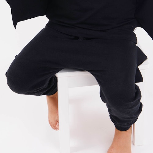 Joggingshose mit Stacheln zum Verkleiden