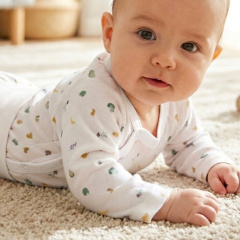 Wickelhemd weiss mit Früchten