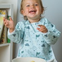 Vorschaubild Langarmlätzchen Dino hellblau, 1-3 Jahre