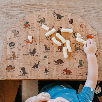 Kinder Tischset aus Kork, Dino Letters natur