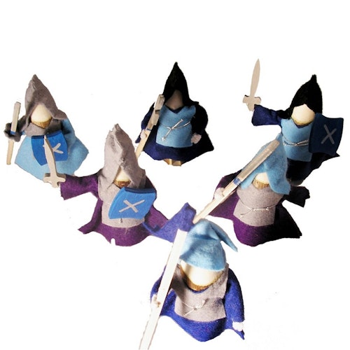 6 Ritter Holzpuppen zum Biegen blau