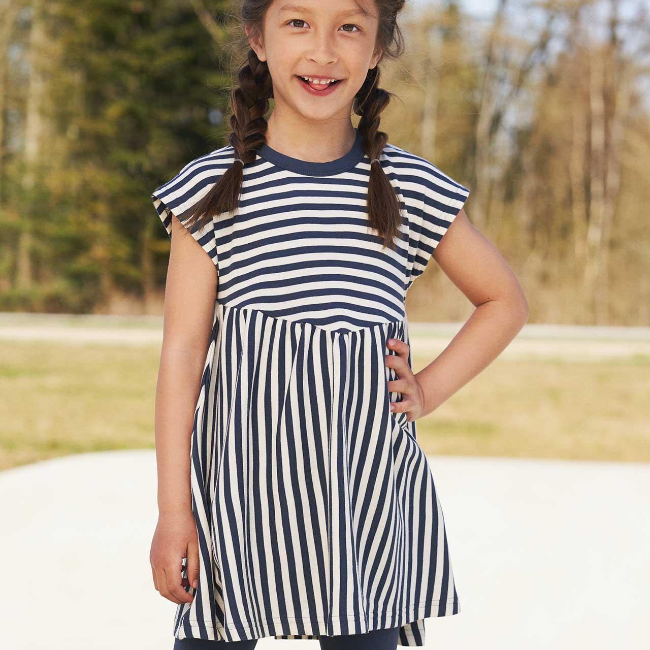 Edles Mädchenkleid Aloha-Muster Rüschen