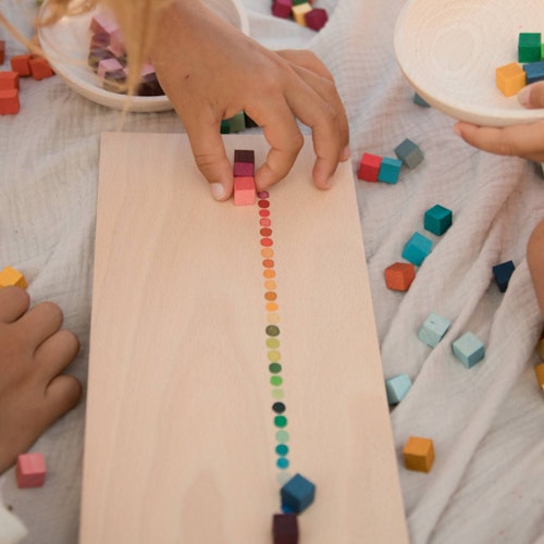 Mis & Match Sortierspiel mit 430 Holzwürfeln und Sortierbox