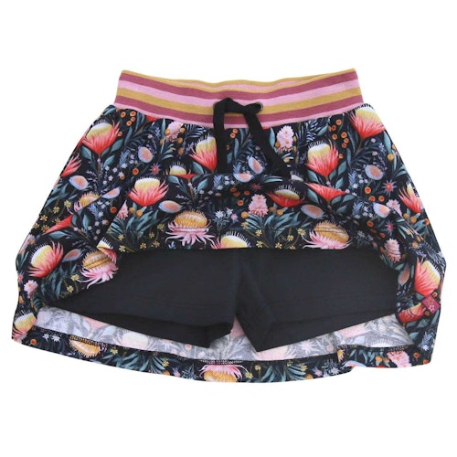 Flatternder Skort