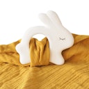 Vorschaubild Beißring aus Naturkautschuk mit Schmusetuch senfgelb