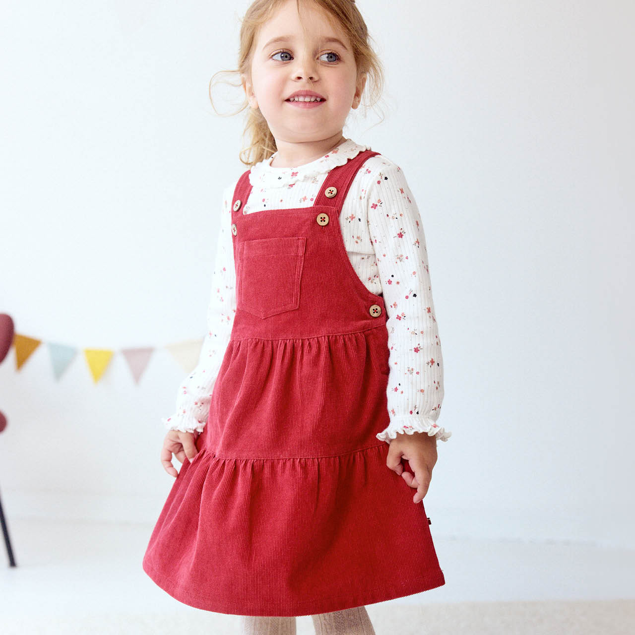 Cordkleid mit Rüschen