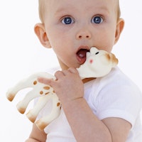 Sophie la girafe® – beliebtes Beißspielzeug aus Naturkautschuk für Babys ab Geburt | VULLI