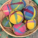 Vorschaubild Baby Filzball mit Glöckchen - sonnengelb 9 cm