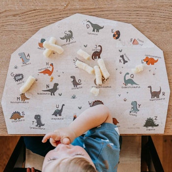 Kinder Tischset aus Kork, Dino Letters creme