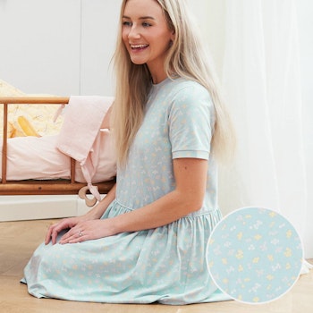 Knielanges Damen Tellerkleid Gänseblümchen hellblau