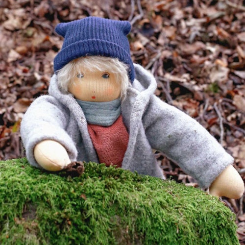 Bio Stoffpuppe Winterkind "Lovis" zum An- & Ausziehen 38 cm