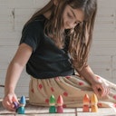 Vorschaubild Rainbow Tomtens – 6 bunte Holzfiguren ab 12 Monaten