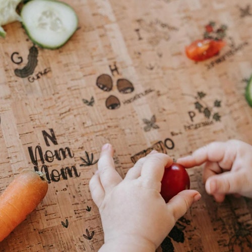 Kinder Tischset aus Kork, Fruity Letters natur