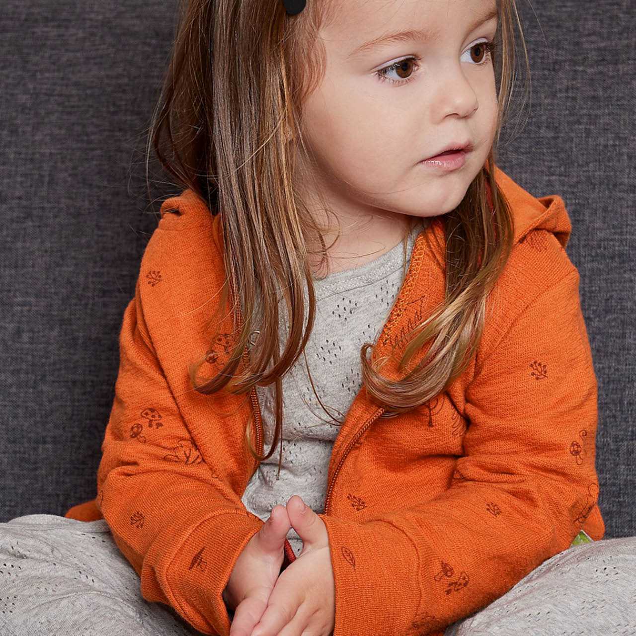 Strukturierte Kapuzenjacke Waldmotive