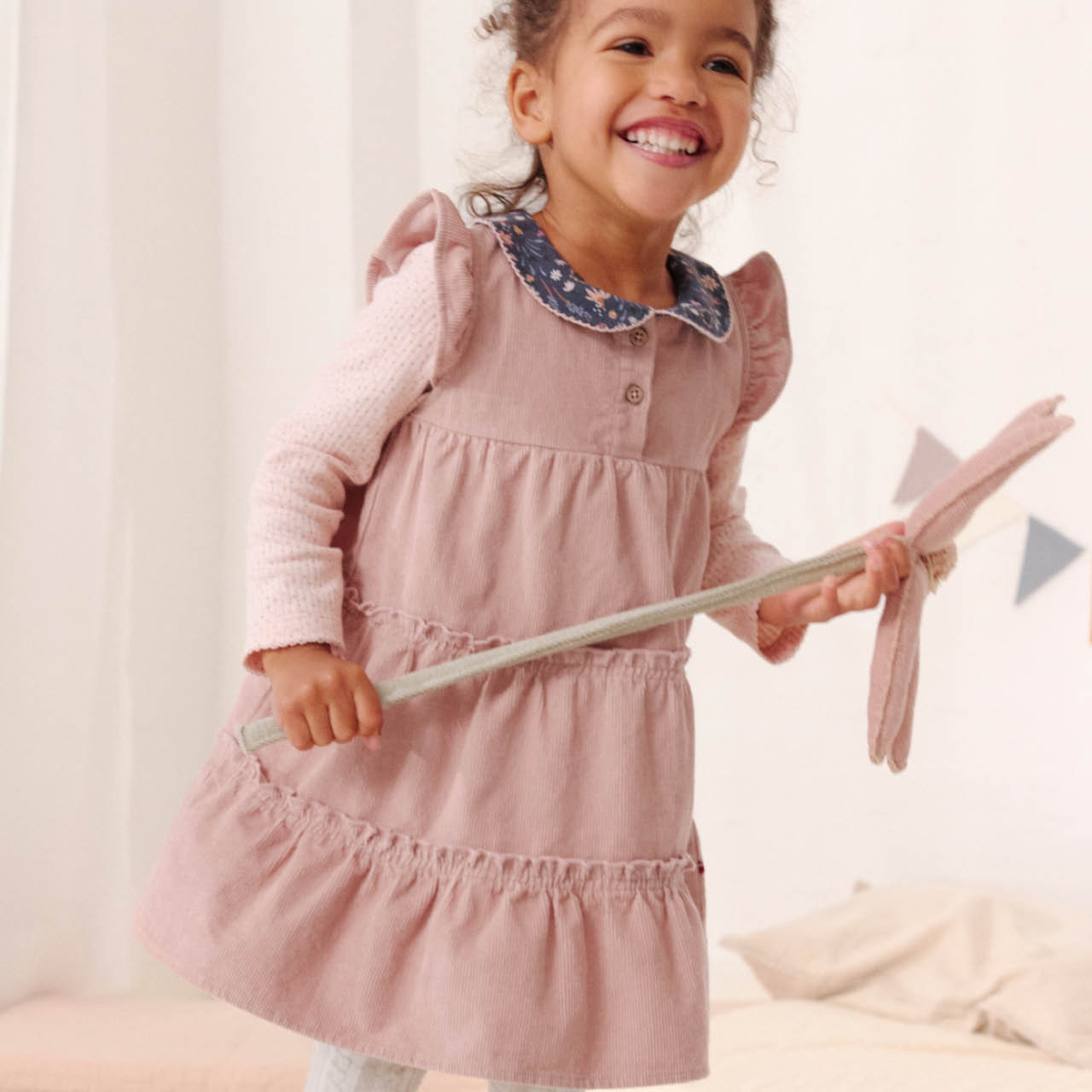 Cordkleid mit Rüschen