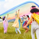 Vorschaubild Riesiges Regenbogen Spieltuch Seide 137 x 274