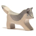 Vorschaubild Wolf klein spielend Holzfigur 5 cm