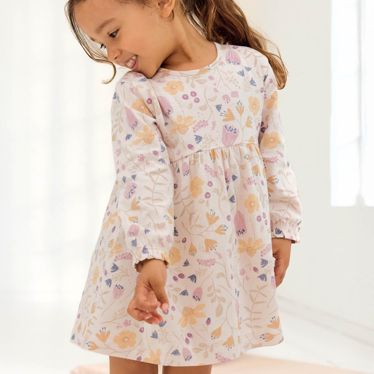 Langarm Flatterkleid Blumenmotive puderrosa