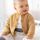 Vorschaubild Kuschelige Baby Strickjacke Ringel