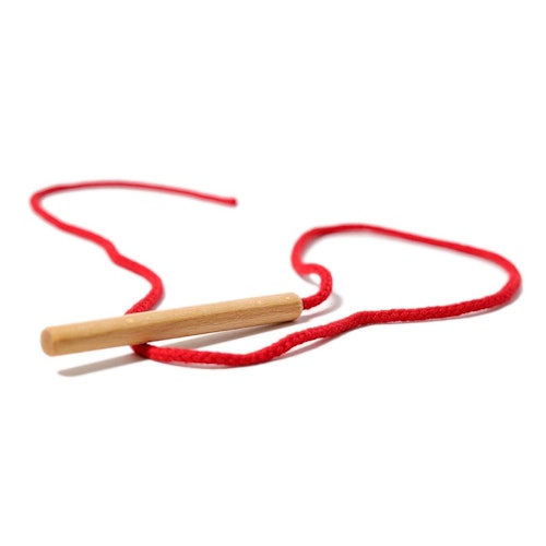 Holznadel mit Schnur, 80cm lang