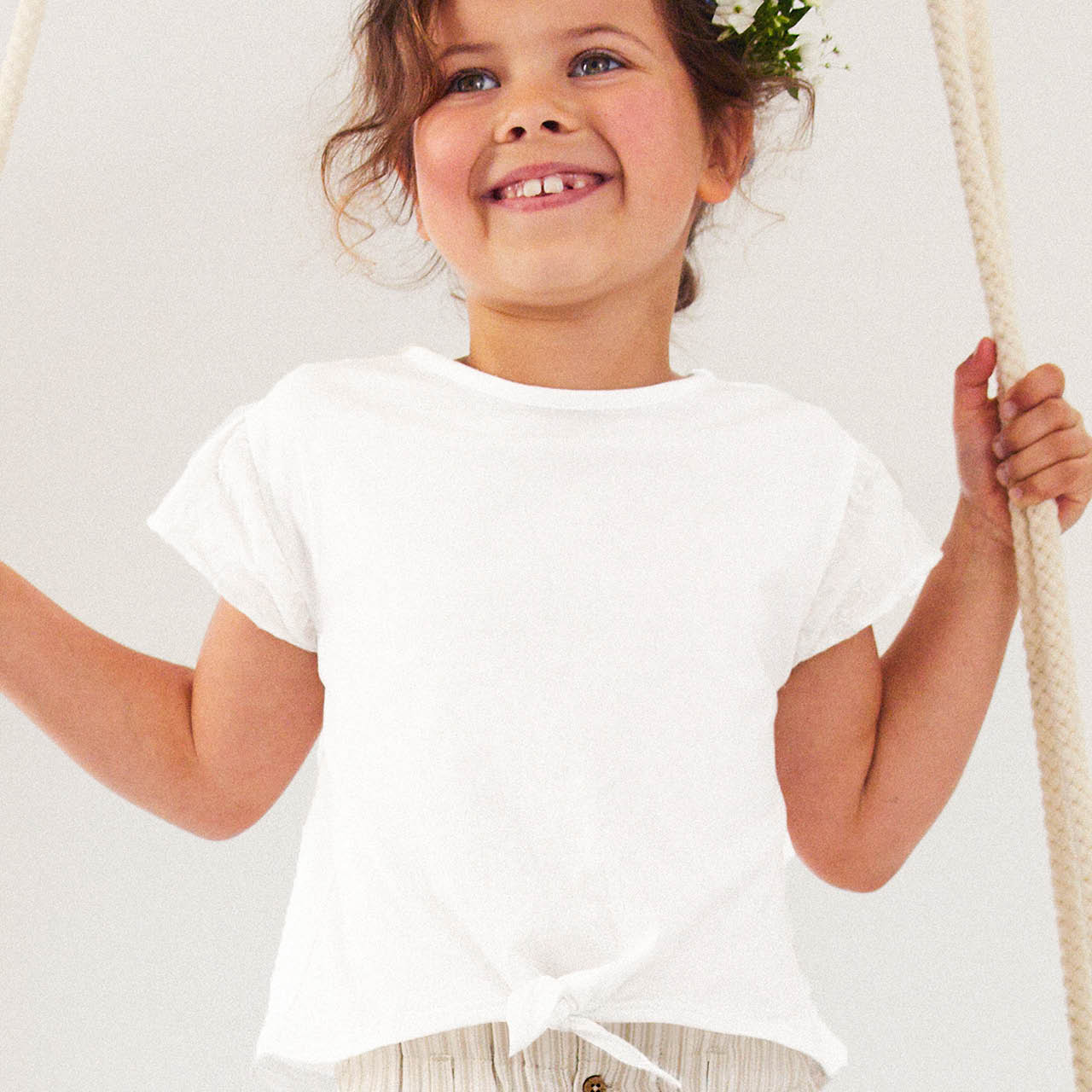 Sommerliches T-Shirt Knotendetail