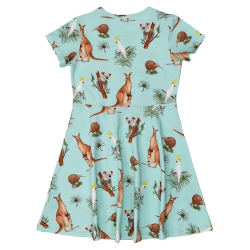 Ausgestelltes Kurzarmkleid australische Tiere hellblau