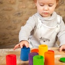 Vorschaubild Cups 6 Becher mit Deckel Regenbogenfarben ab 12 Monaten