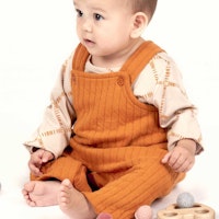 Bequemer Strampler gesteppt