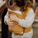 Vorschaubild Kinder Puppentrage multifunktional - butterscotch