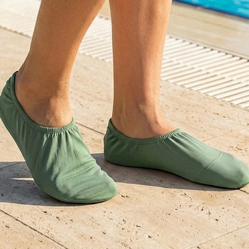 Badeschuhe uni grün - rutschfest & UV 50+