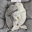 Vorschaubild XL Kuscheltier & Wärmekissen Robbe Dinkelspelz weiß