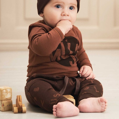 Jaquard Babyhose Buchstaben