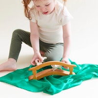 Spieltuch Seide dunkelgrün klein 53 x 53 cm