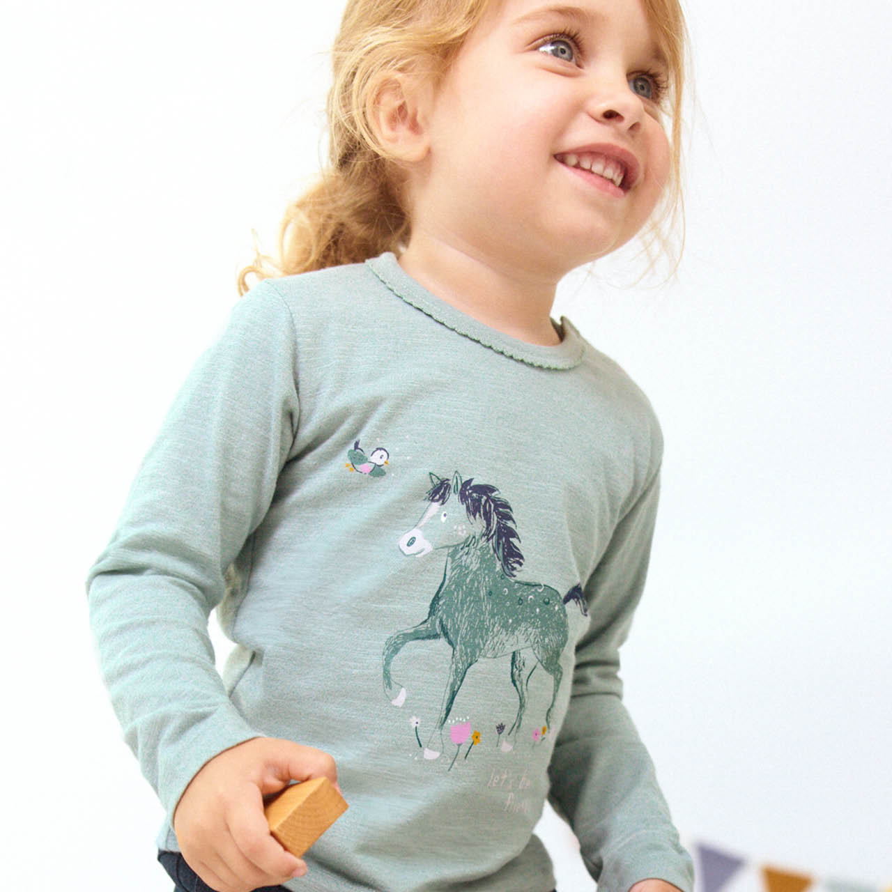 Süßes Langarmshirt Frühlingsprint