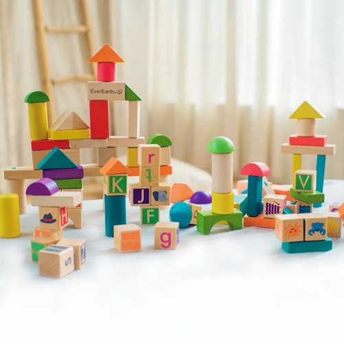 80 Holzbausteine mit Motiven und Buchstaben