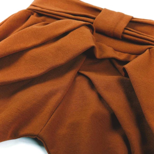 Edle Krabbelhose Schleife