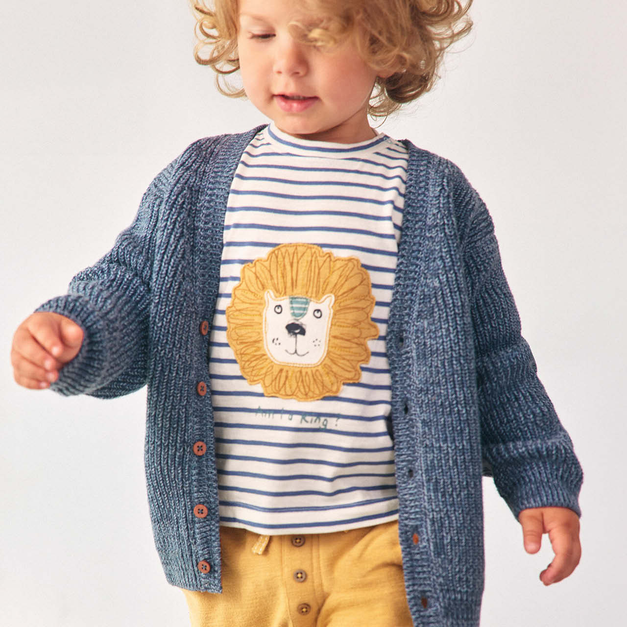 Weiche Strickjacke mit Knopfleiste