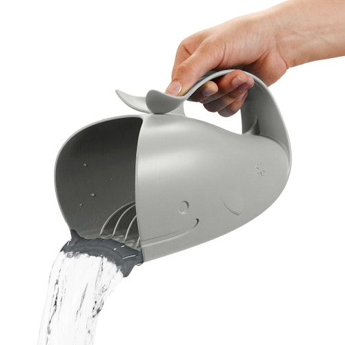 Helfer für tränenfreies Kinder Haare Waschen grau