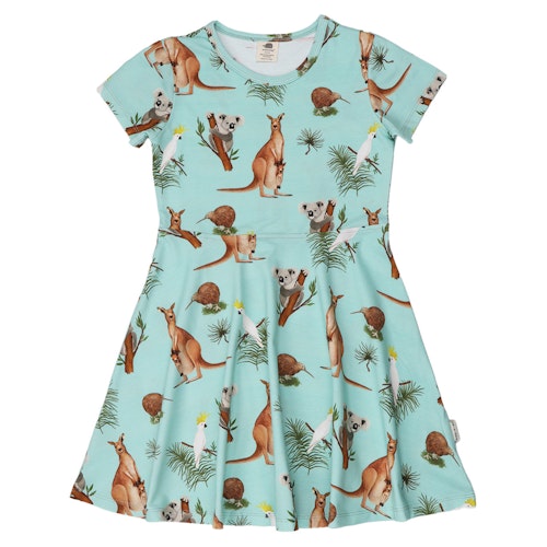 Ausgestelltes Kurzarmkleid australische Tiere hellblau