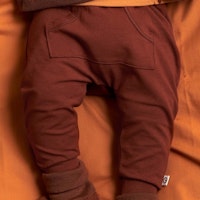 Babyhose mit Kängurutasche