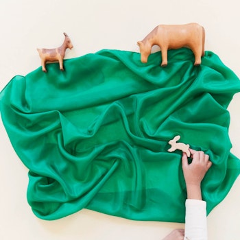 Spieltuch Seide dunkelgrün mittel 89 x 89 cm
