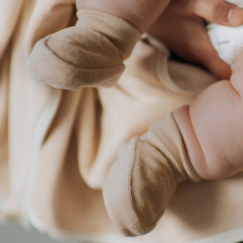 Velours Babyschuhe aus Bio Baumwolle hellbraun