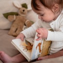 Vorschaubild Kuscheltier und Buch Hoch hinaus in Baumwolltasche