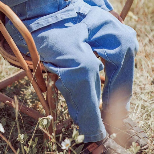 Leichte Jeanshose lässig geschnitten mit breitem Gummibund
