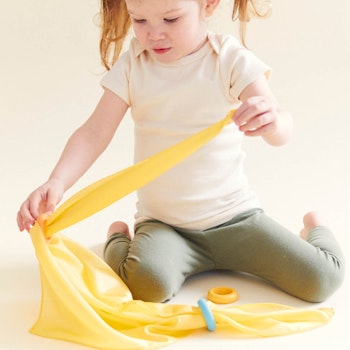 Spieltuch Seide gelb klein 53 x 53 cm