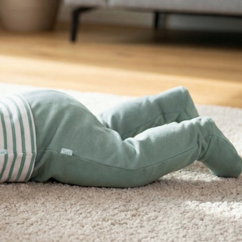 Weiche Strampelhose mit Fuß grün