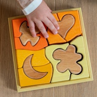 Bauspiel gelb 12 Teile im Rahmen 18,6 x 18,6 cm