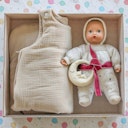 Vorschaubild Geschenkset zur Geburt aus Babypuppe, Schlafsack, Beißring